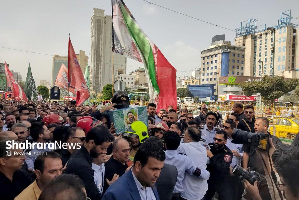 تشییع پیکر شهید «رضا فخریان»، آتش‌نشان فداکار، در حرم مطهر امام‌رضا (ع) مشهد + فیلم