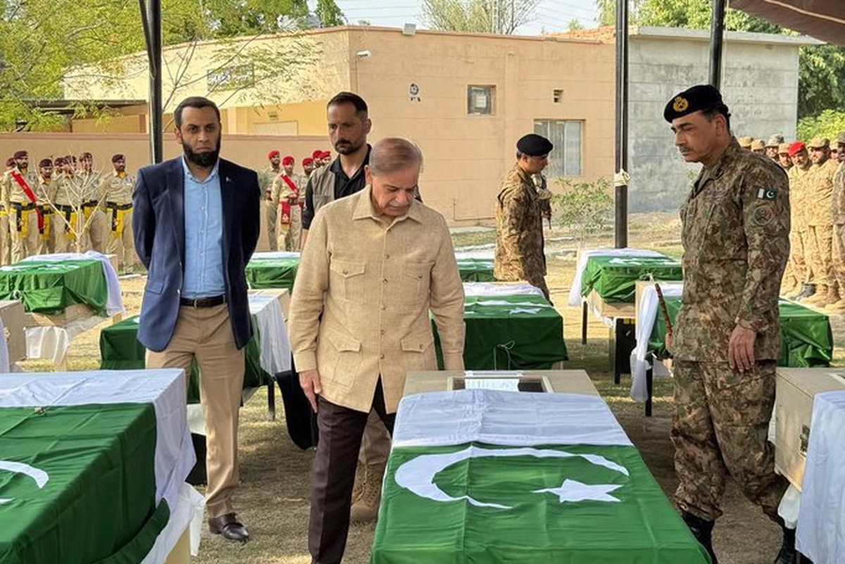 نخست وزیر پاکستان خطاب به طالبان: میان پاکستان و جنگجویان یکی را انتخاب کنید