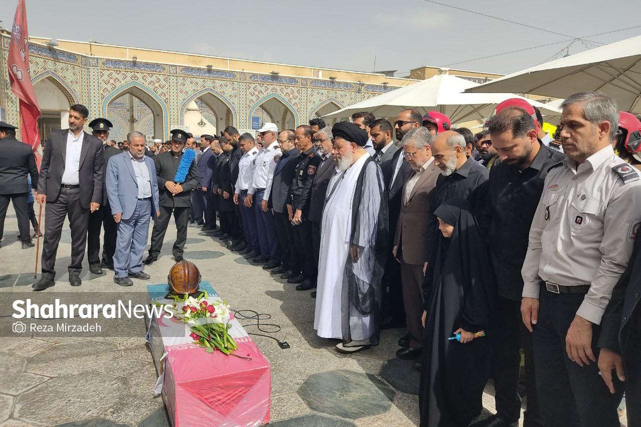آغاز مراسم تشییع پیکر رضا فخریان، آتشنشان فداکار در خیابان امام رضا(ع) مشهد آغاز مراسم تشییع پیکر رضا فخریان، آتشنشان فداکار در خیابان امام رضا(ع) مشهد