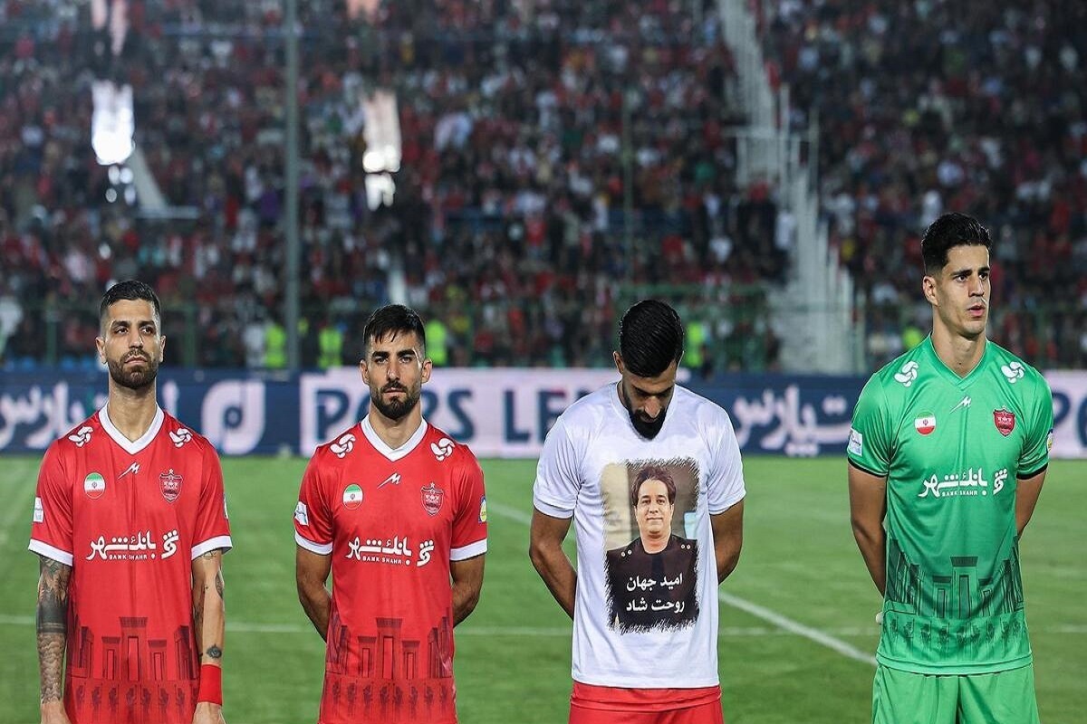 تصویر زنده‌یاد «امید جهان» روی پیراهن مدافع پرسپولیس