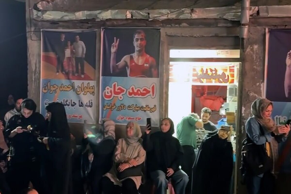حال‌وهوای محله زندگی احمد جوان، کشتی‌گیر مشهدی همزمان با فینال جهانی کشتی (۲۳ شهریور ۱۴۰۴) + فیلم