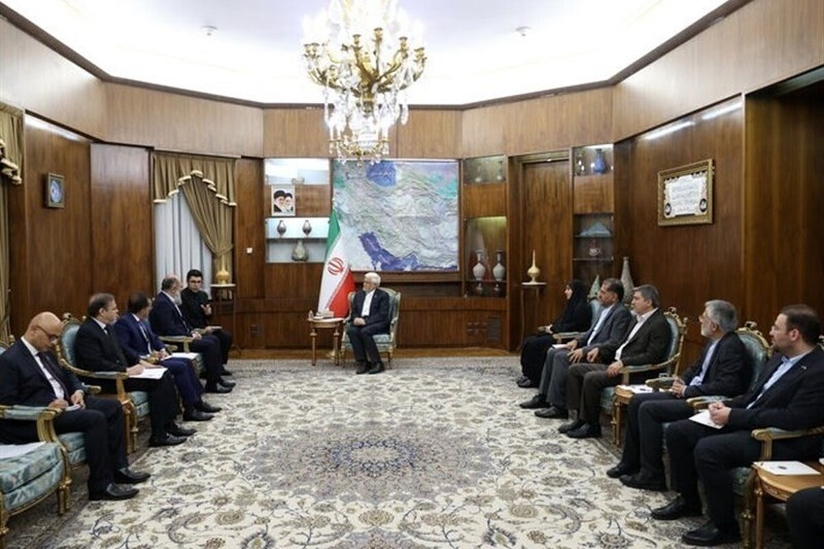 عارف: پاکستان در ایام جنگ یک صدا از ایران حمایت کرد