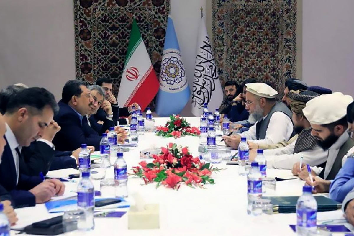نشست اقتصادی و تجارتی افغانستان و ایران به میزبانی کابل برگزار شد | تجارت سالانه ۱۰ میلیارد دلاری هدف‌گذاری شد + عکس