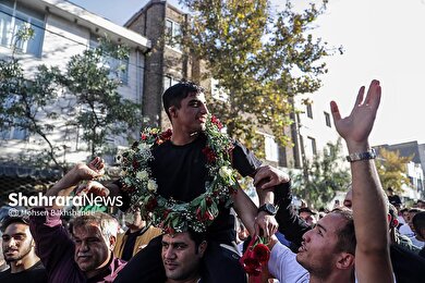 گزارش تصویری | استقبال مردمی از احمد جوان نایب قهرمان مسابقات کشتی آزاد قهرمانی جهان در زاگرب