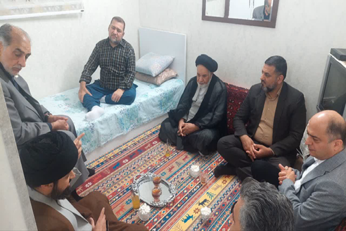 عیادت نماینده مجلس از قاری برجسته مشهدی