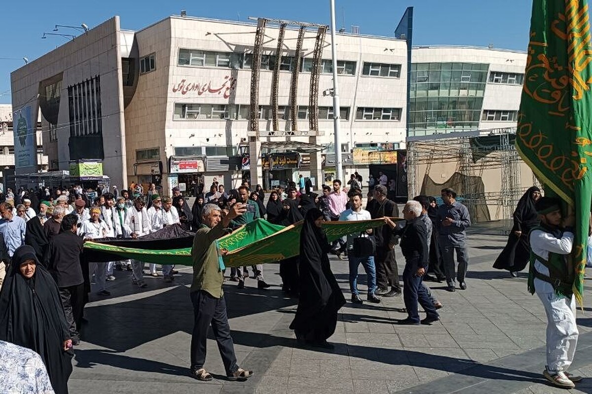 زائران پیاده امام حسین(ع) در آغوش امام رئوف(ع)  | آیین استقبال از کاروان پیاده انصارالحسین(ع) برگزار شد