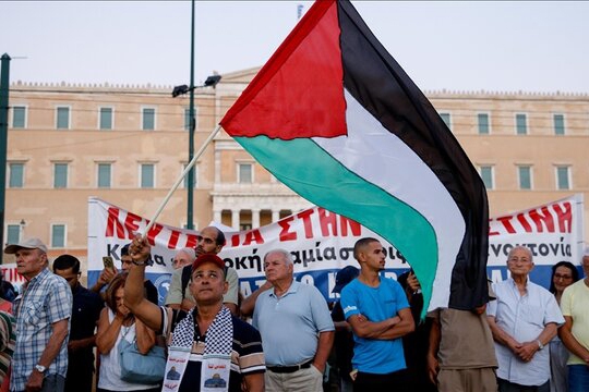 هزاران نفر در آتن به حملات رژیم صهیونیستی در غزه اعتراض کردند