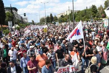 هزاران نفر در آتن به حملات رژیم صهیونیستی در غزه اعتراض کردند
