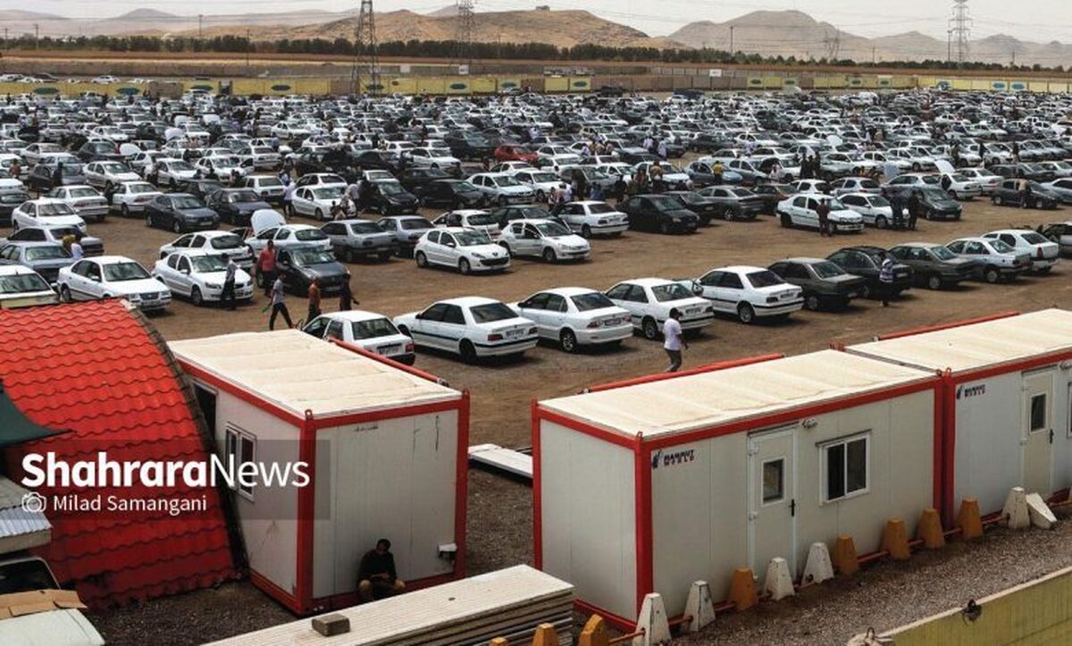 کارگران و کارمندان برای خرید خودرو چقدر باید انتظار بکشند؟ | خروج خودرو از سبد خانوار