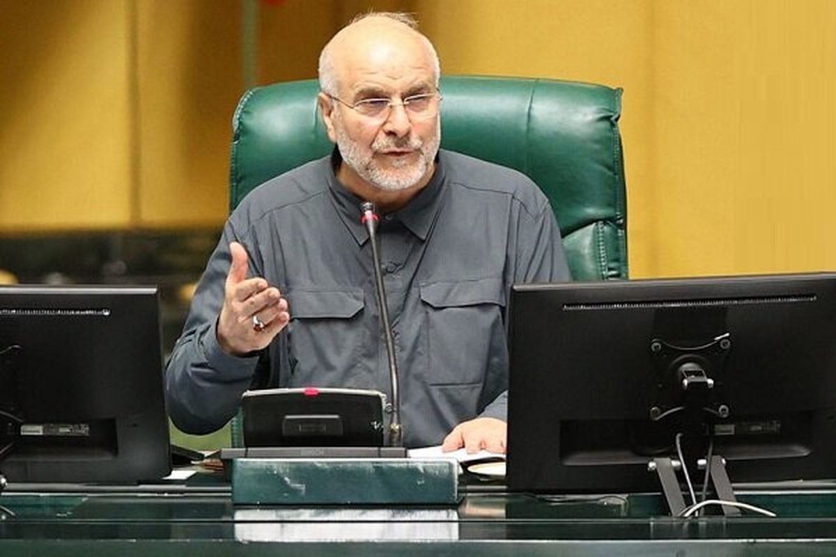 تاکید رئیس مجلس بر لزوم حمایت از دولت | کسانی که حرف از عدم کفایت رئیس‌جمهور می‌زنند، در زمین دشمن بازی می‌کنند