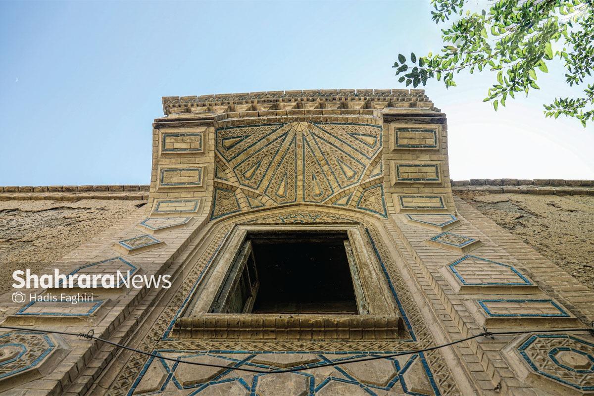 درباره خانه تاریخی «اکبرزاده» در مشهد که زنگ خطر نابودی آن به صدا درآمده است | سردر فرو ریخته تاریخ
