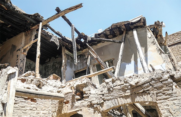 سردر فرو ریخته تاریخ
