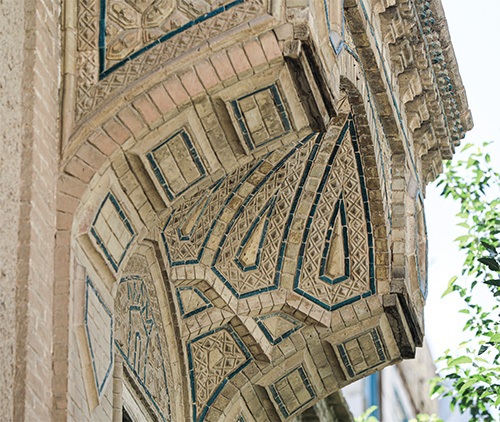 سردر فرو ریخته تاریخ