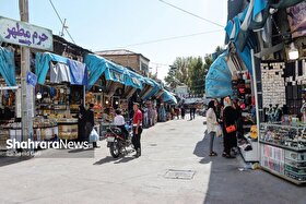 بازارها، هنوز هم گرم و جاندار بر گرداگرد حرم مطهر امام رضا (ع) حلقه زده‌اند | آن تکثر پر آب‌‎ورنگ شلوغ