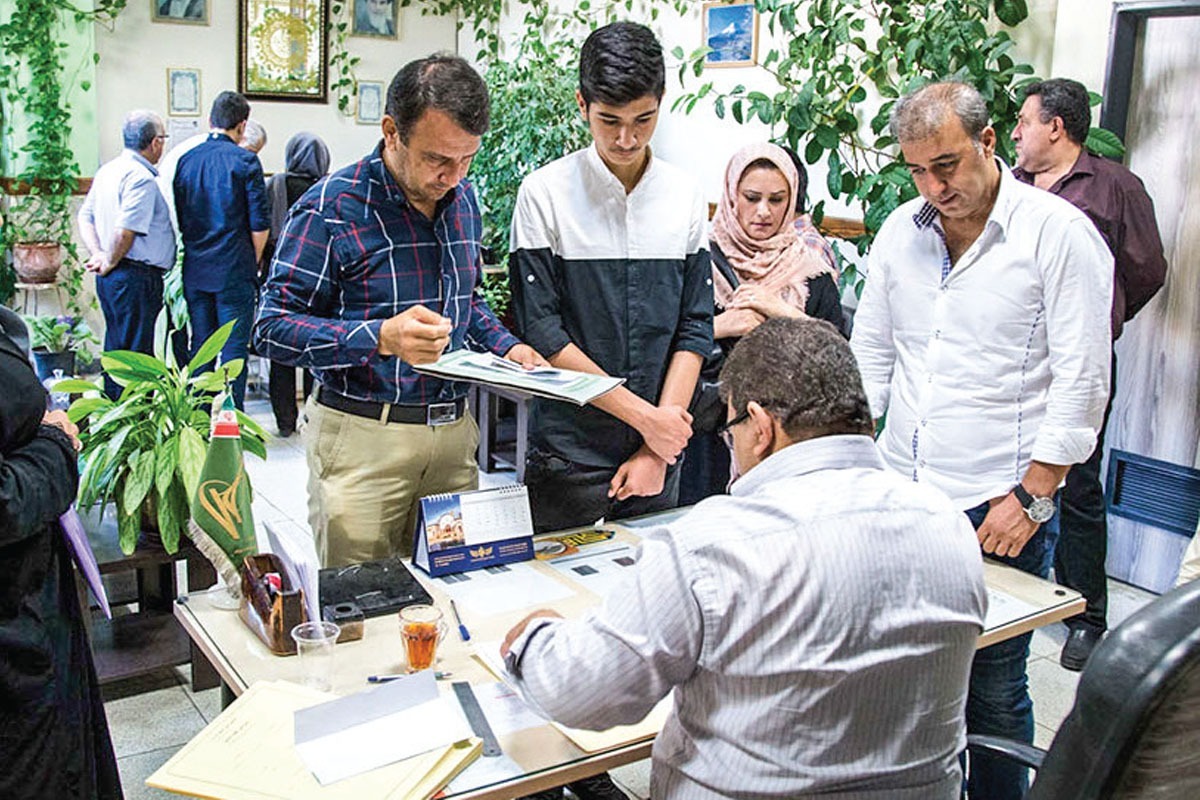 گلایه والدین مشهدی از تکرار سریال دریافت وجه هنگام ثبت نام دانش آموزان | ممنوع اما مرسوم!