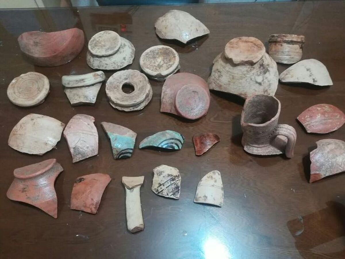 کشف و ضبط بیش از ۸۵ شیء تاریخی در یک منزل شخصی (۸ شهریور ۱۴۰۴)