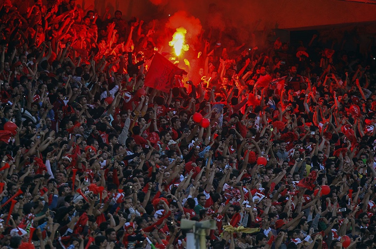 فحاشی و انتقاد تند هواداران پرسپولیس از هاشمیان و درویش+ ویدیو