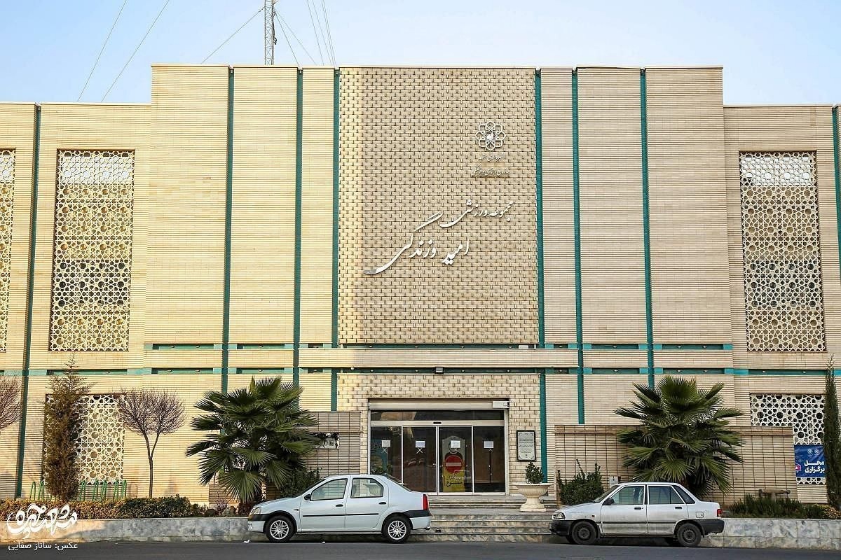 بازسازی و بهسازی سالن ورزشی اسکواش «امید و زندگی» در بوستان کرامت مشهد