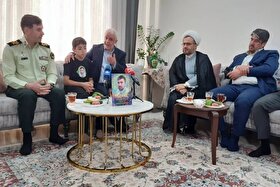 دیدار رئیس بنیاد شهید با خانواده شهید فراجا