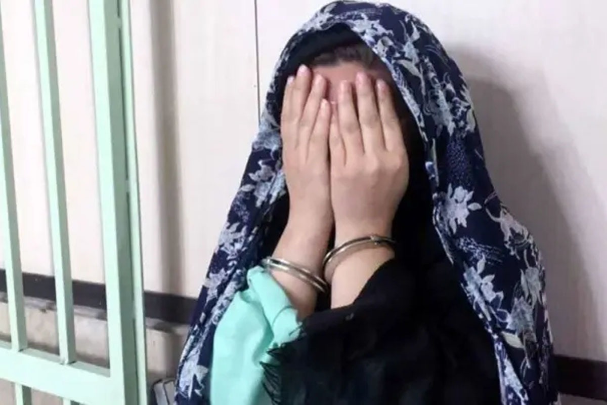 ایجاد مزاحمت و  درخواست‌های نامشروع  با گرفتن عکس‌های خصوصی | دستگیری عمه خانم