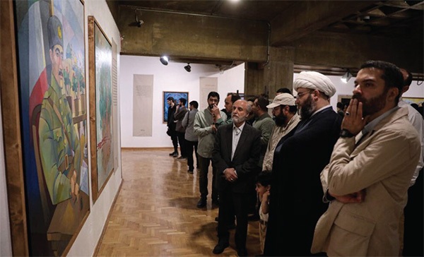 نمایشگاه هنرمند مشهدی در فرهنگ سرای نیاوران تهران | بازخوانی هنرمندانه مفهوم بسیجی