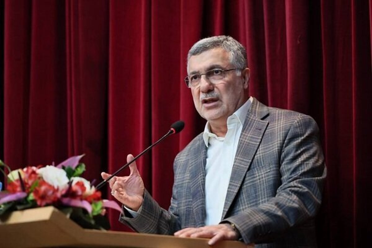 وزیر بهداشت بابت رفتار معاونش از رسانه‌ها عذرخواهی کرد