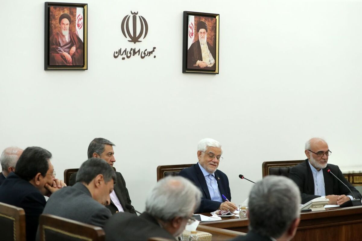 عارف: وحدت و انسجام مردم، کار دشمن را تمام کرد