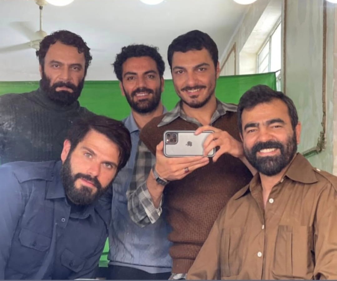 سجاد بابایی و بهزاد خلج در پشت صحنه فیلم «مجنون» + عکس