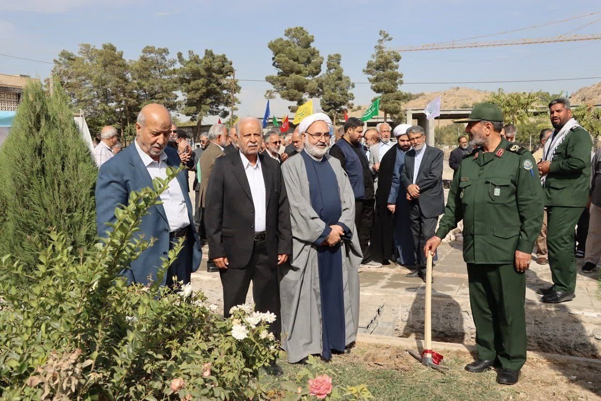 آیین کلنگ‌زنی مزار شهید گمنام در باغ‌موزه دفاع مقدس شهرستان مشهد