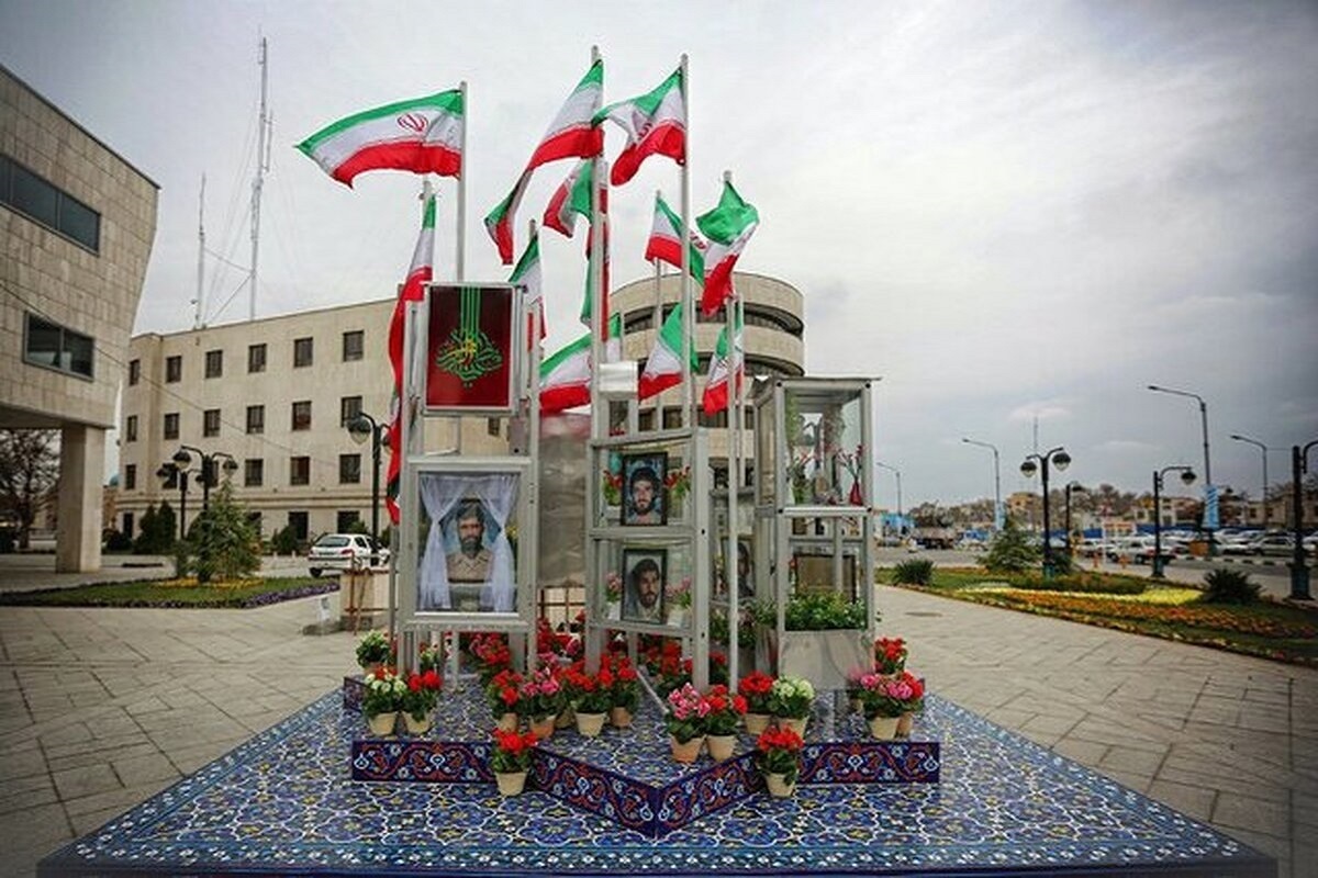 اکران تصاویر ۱۸ هزار شهید خراسان رضوی در مشهد