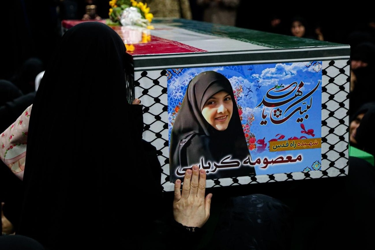 ترجمه عربی «پیوند اشک و لبخند» درباره شهیده کرباسی منتشر شد