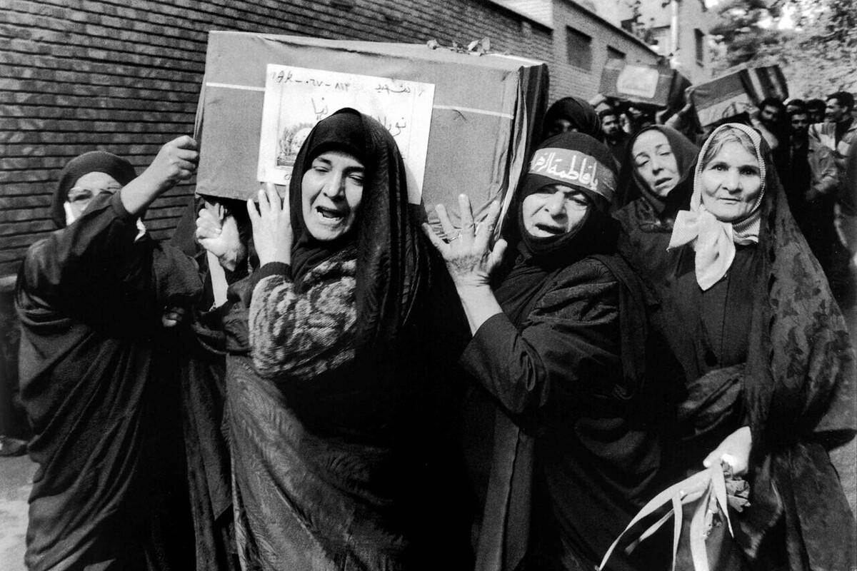 از دلمه‌های خانگی تا امدادگری؛ در کتاب «مجاهدت‌های ماندگار» | روایت نقش بی‌بدیل زنان خراسان در جنگ تحمیلی هشت‌ساله
