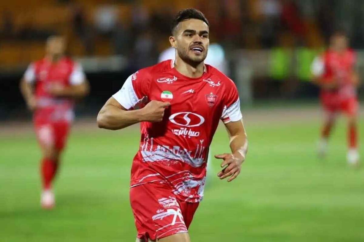اورونوف چه‌زمانی به پرسپولیس اضافه می‌شود؟