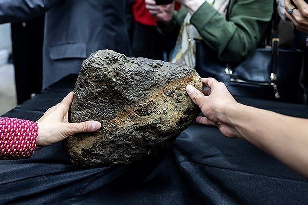 شهاب‌سنگ ۲۱ کیلویی در موزه برج آزادی تهران به نمایش درآمد