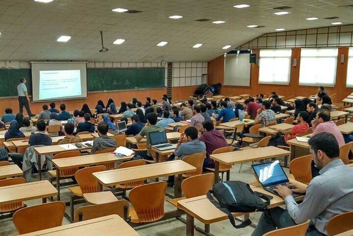 نماینده مجلس: حق ۴۰۰ نفر از اساتید دانشگاه با بازنشستگی ناگهانی تضییع شد