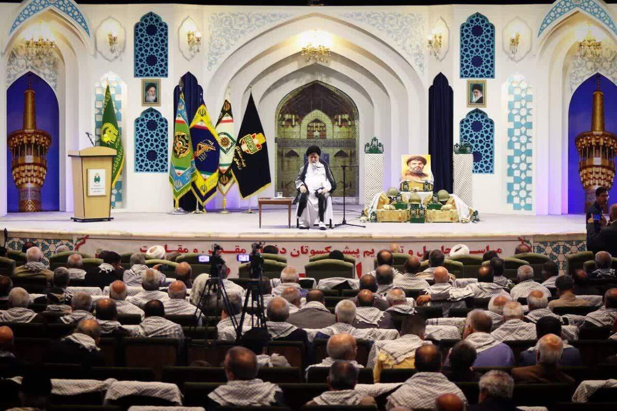 آیت‌الله علم‌الهدی: دشمنان به دنبال جداسازی نسل جوان از میراث دفاع مقدس هستند