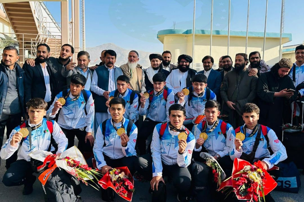 تیم ملی فوتسال افغانستان در میان استقبال گرم مردم وارد کابل شد + فیلم