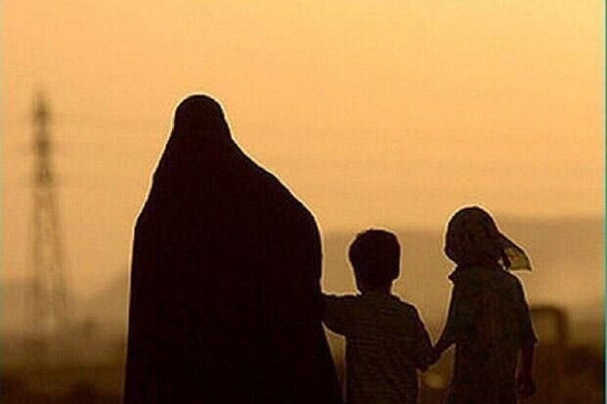 قامت‌هایی خسته اما استوار | روایت زنانی که بار زندگی را به‌تنهایی به دوش می‌کشند