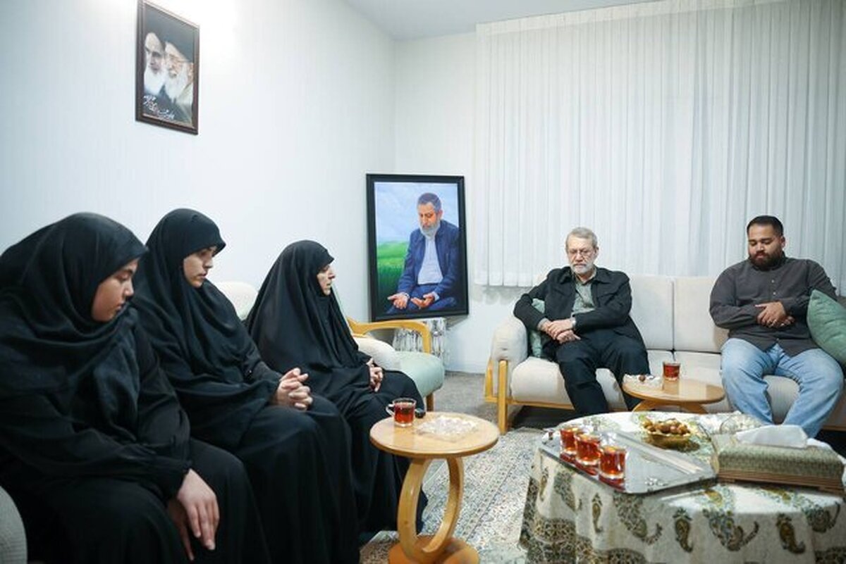 لاریجانی با خانواده شهید سرلشگر ایزدی دیدار کرد