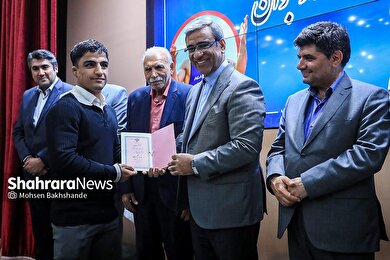 گزارش تصویری | مراسم تجلیل از احمد جوان نایب قهرمان مسابقات کشتی آزاد قهرمانی جهان در زاگرب