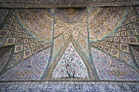 ویدئو| کاشی‌کاری چشم‌نواز مسجد وکیل شیراز