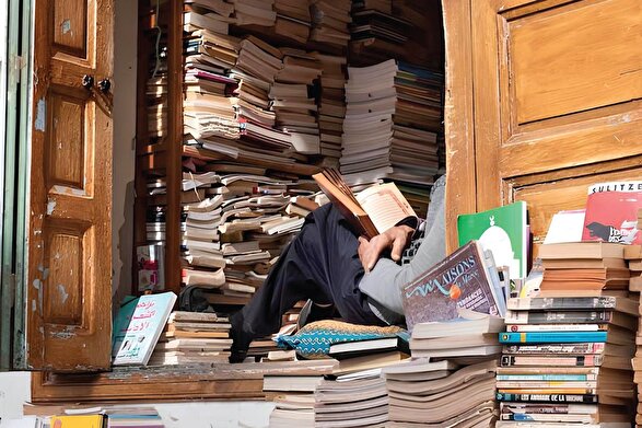 نقش فراموش شده مبلغ کتاب | بررسی نقش و جایگاه کتاب فروش‌ها در بهبود سلیقه کتاب خوانی مردم