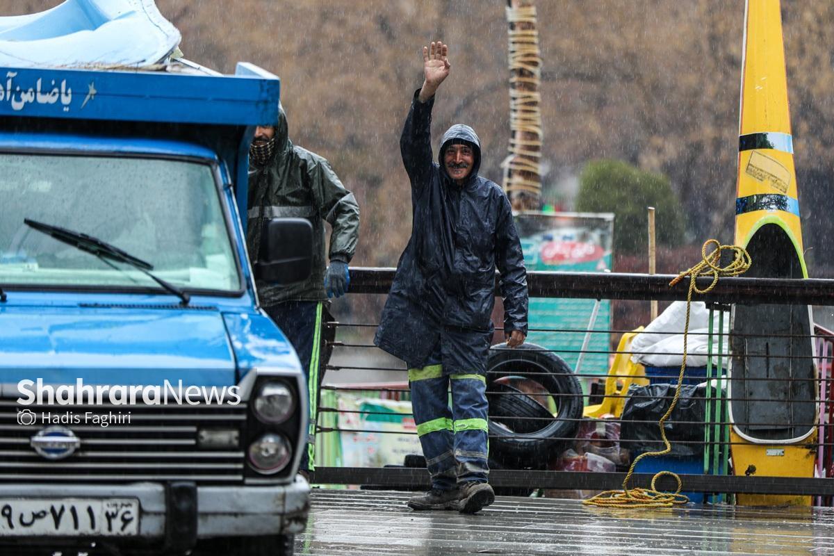 مدیرکل هماهنگی و نظارت بر خدمات شهری شهرداری مشهد، از آماده‌باش نیرو‌ها و ماشین‌آلات خدمات شهری مشهد درپی صدور هشدار سطح زرد هواشناسی، خبر داد.