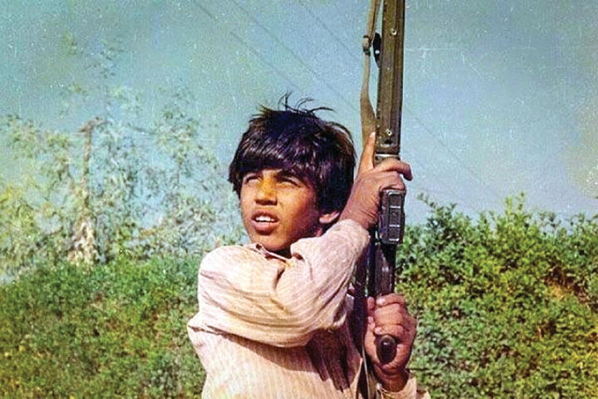 بزرگ‌مرد کوچک | یادی از  «بهنام محمدی» از  شهدای دانش آموز دفاع مقدس، هم زمان با ۱۳ آبان