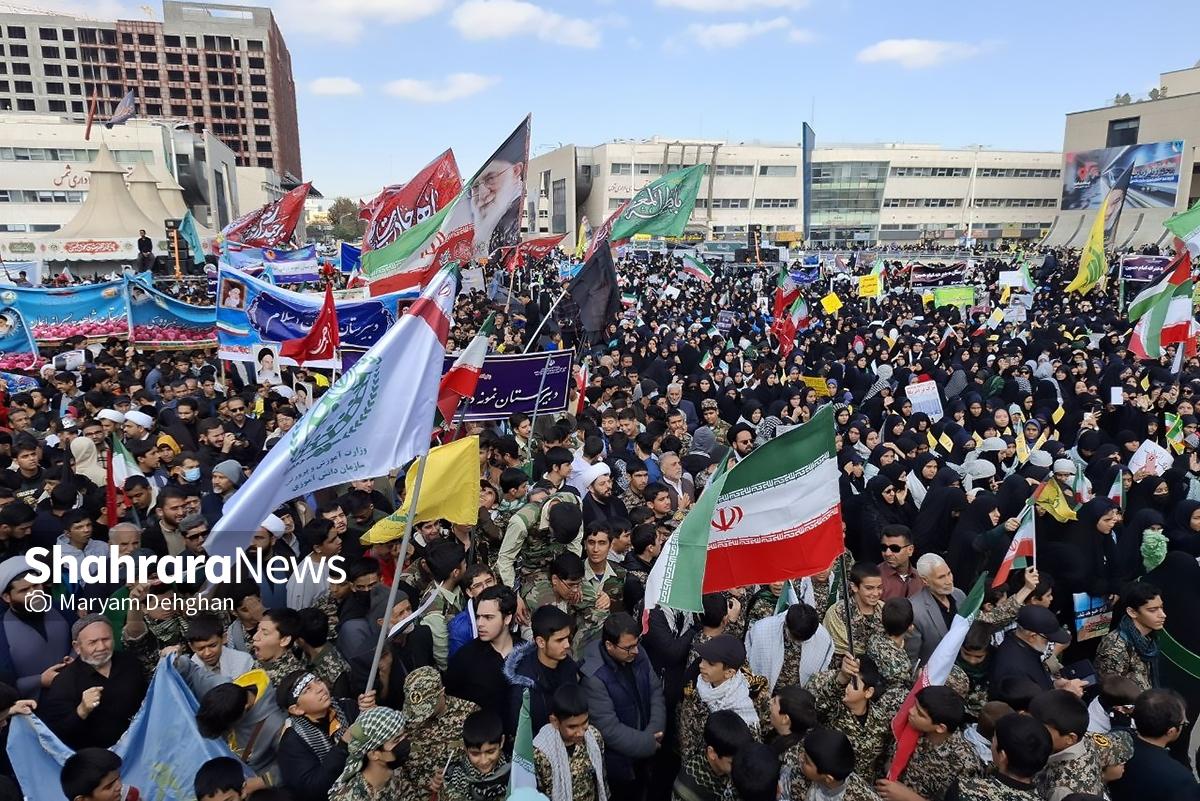 استوار مقابل استکبار با مشت‌های گره‌کرده دانش‌آموزان مشهدی در راهپیمایی یوم‌الله ۱۳ آبان + فیلم