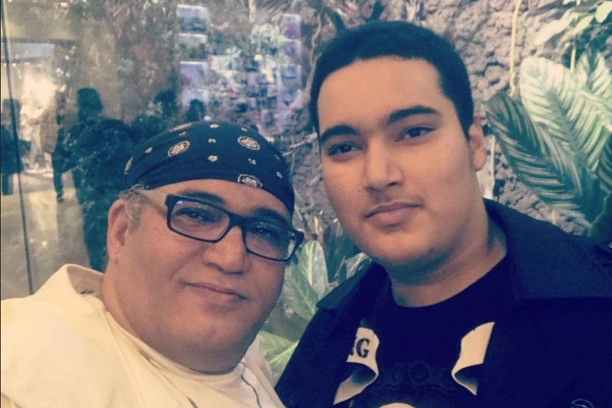 نادر سلیمانی با پسرش به صحنه تئاتر می‌آیند