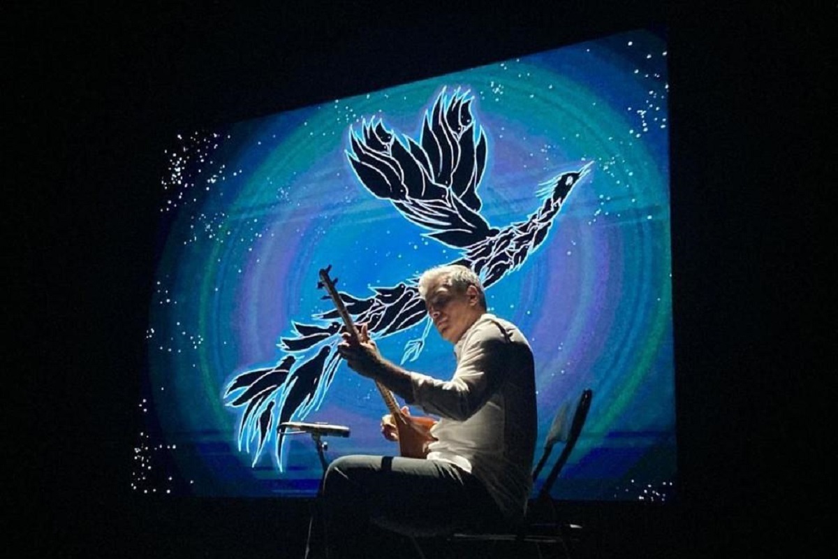 نوازندگی «آریا عظیمی‌نژاد» در پاریس