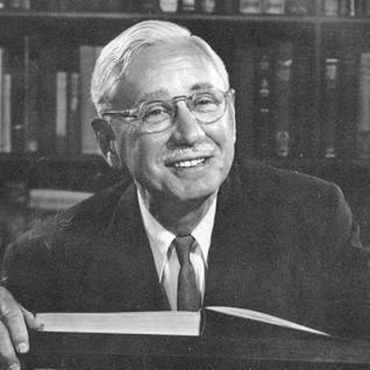 پرسهای عمیق در تاریخ | نگاهی به دیدگاه و زندگی ویل دورانت که معنای انسان را در عشق و اخلاق خلاصه کرد پرسهای عمیق در تاریخ | نگاهی به دیدگاه و زندگی ویل دورانت که معنای انسان را در عشق و اخلاق خلاصه کرد