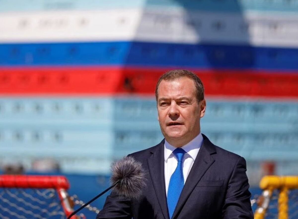 مدودف: روسیه مجبور به آماده‌سازی آزمایش‌های هسته‌ای شد