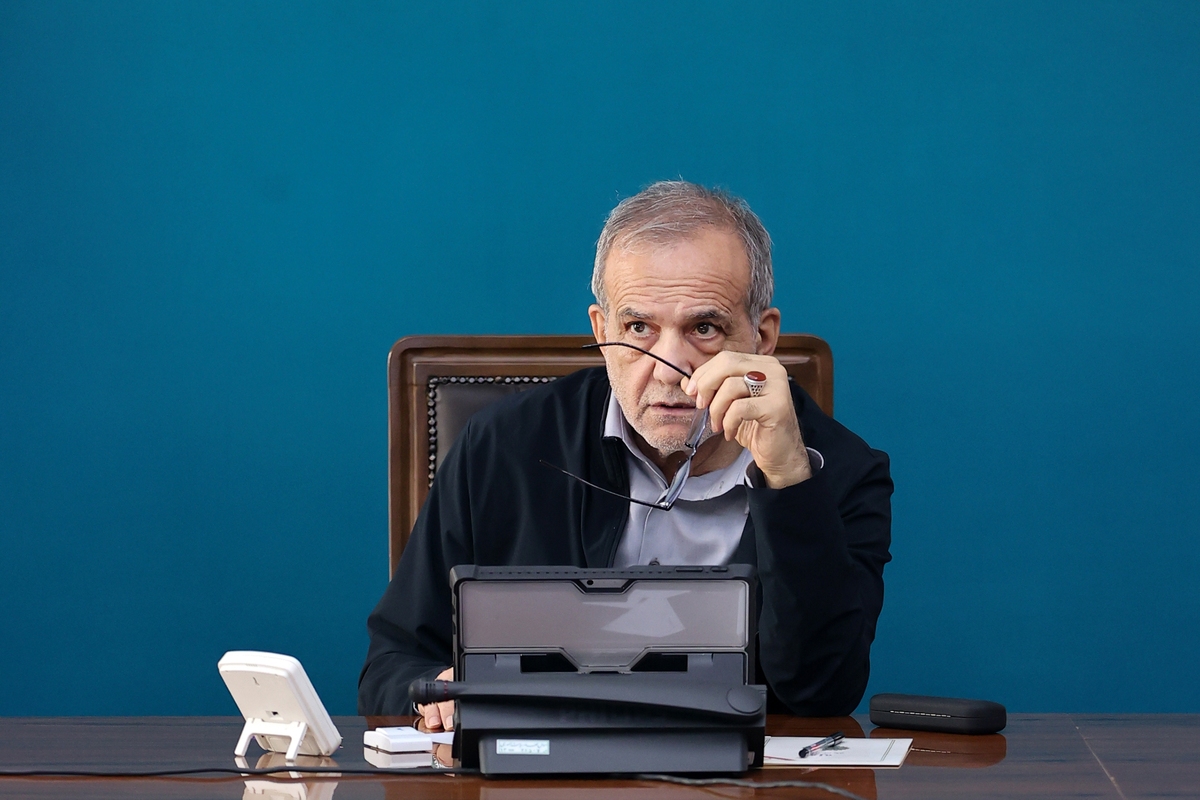 بیان دیدگاه ها و مشکلات در دیدار فعالان فرهنگی و اجتماعی استان کردستان با رئیس‌جمهور